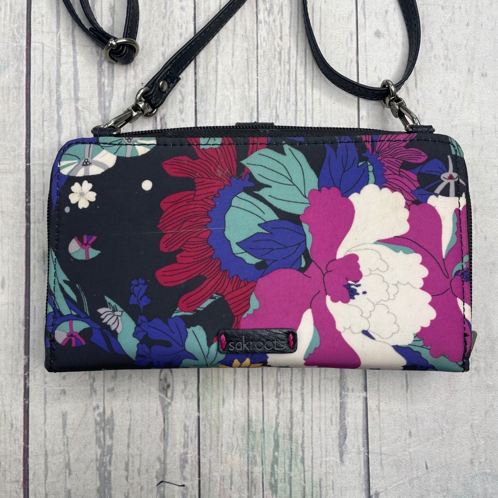 Sakroots Floral Smartphone Crossbody Wallet Wristlet Bag